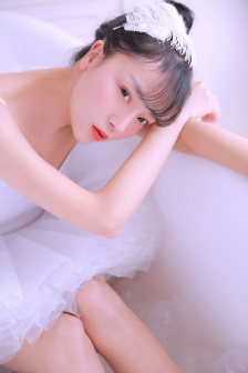 年轻的部长妻子2